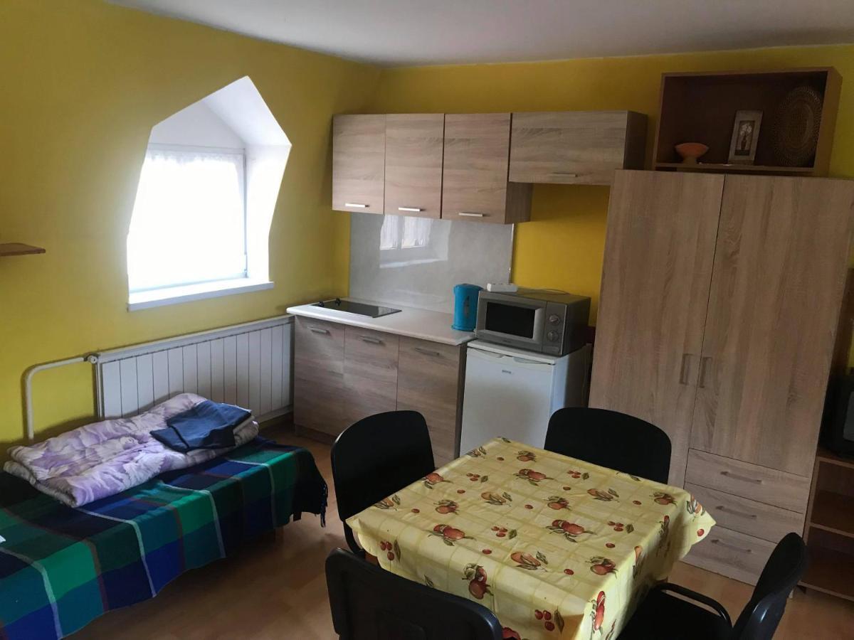 Apartmany Ingrid เบเชนยอวา ภายนอก รูปภาพ